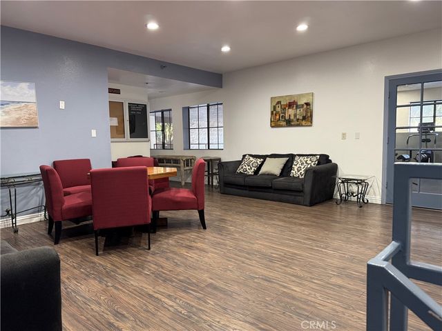 730 215 W 4th Street, Long Beach, CA 90802