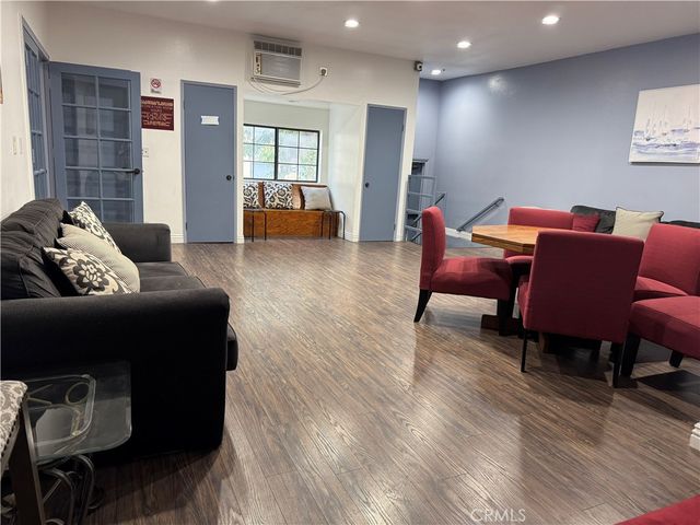 730 215 W 4th Street, Long Beach, CA 90802