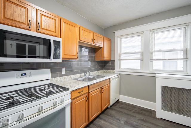 40 Pinewood Avenue, Albany, NY 12208