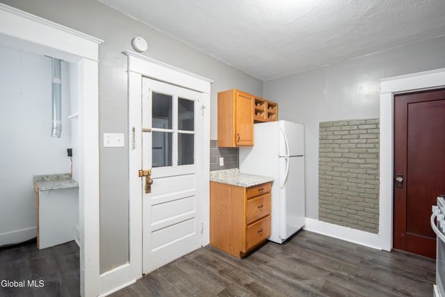 40 Pinewood Avenue, Albany, NY 12208