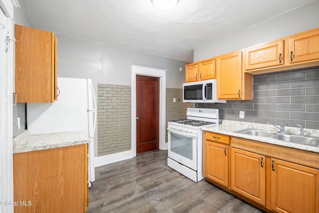 40 Pinewood Avenue, Albany, NY 12208