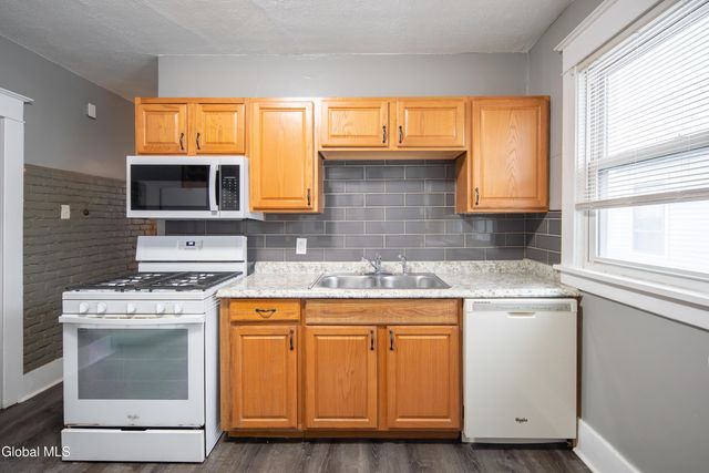 40 Pinewood Avenue, Albany, NY 12208