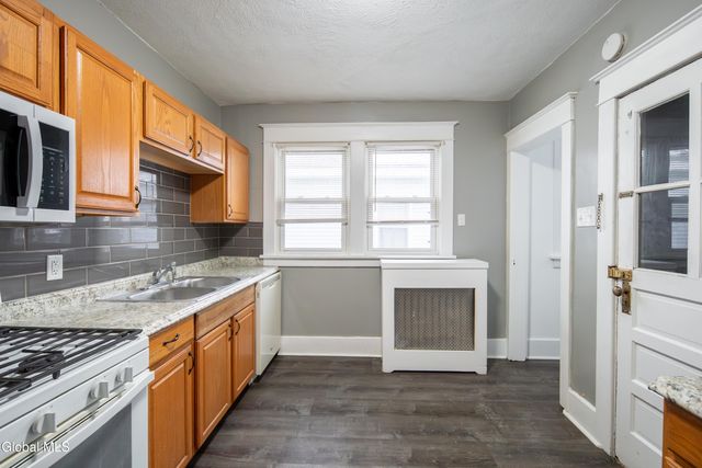 40 Pinewood Avenue, Albany, NY 12208