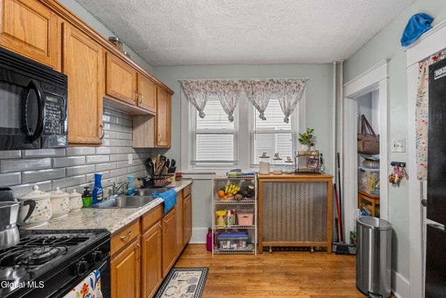 40 Pinewood Avenue, Albany, NY 12208