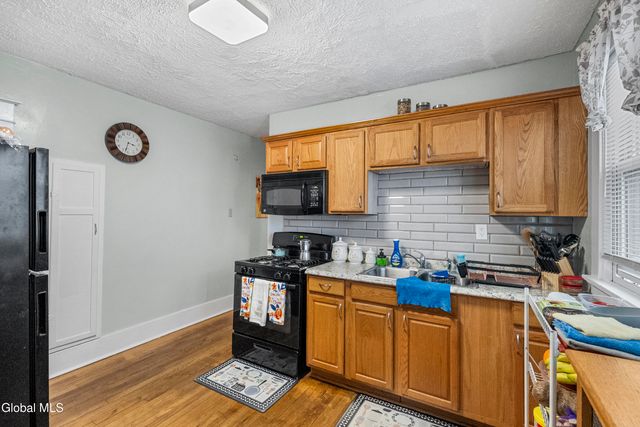 40 Pinewood Avenue, Albany, NY 12208