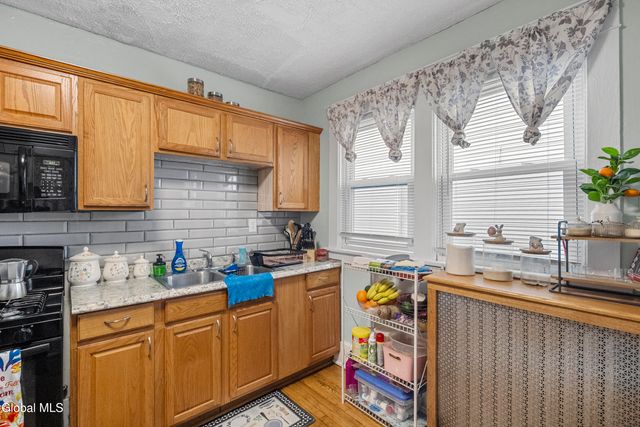 40 Pinewood Avenue, Albany, NY 12208