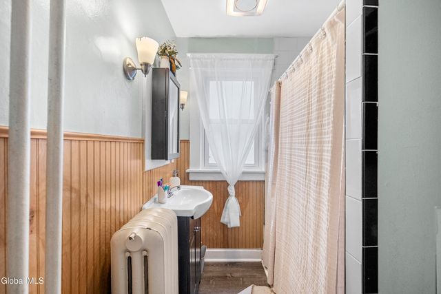 40 Pinewood Avenue, Albany, NY 12208