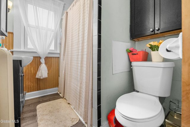 40 Pinewood Avenue, Albany, NY 12208