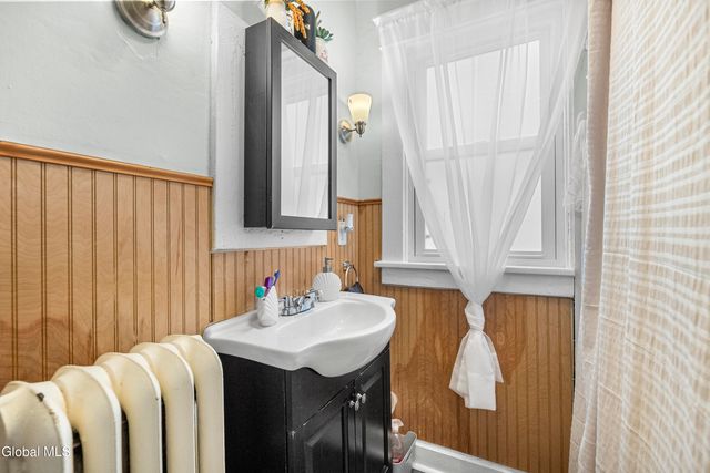 40 Pinewood Avenue, Albany, NY 12208