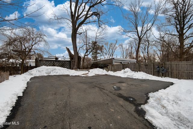 40 Pinewood Avenue, Albany, NY 12208