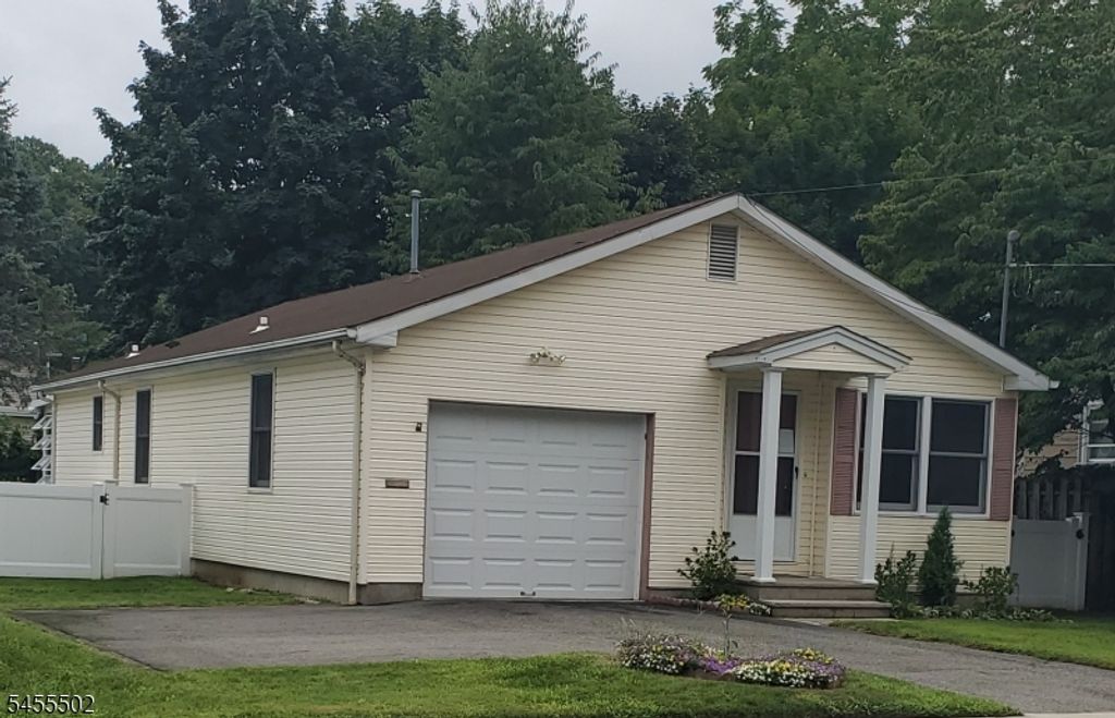 15 Orchard St, Bloomingdale Boro, NJ 07403 — photo 4