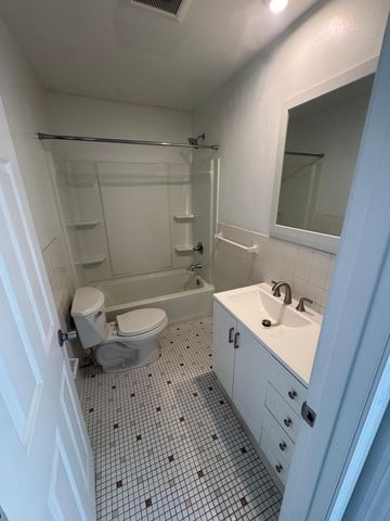 323 Van Buren Avenue N, Hopkins, MN 55343