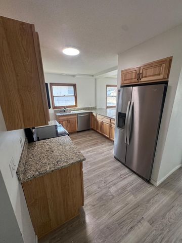 323 Van Buren Avenue N, Hopkins, MN 55343