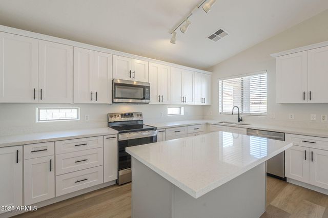 2518 W CARSON Road, Phoenix, AZ 85041