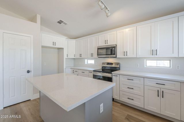 2518 W CARSON Road, Phoenix, AZ 85041