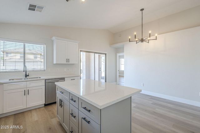 2518 W CARSON Road, Phoenix, AZ 85041