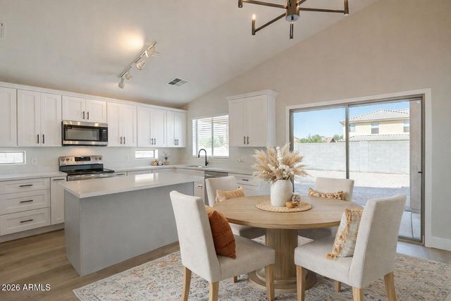 2518 W CARSON Road, Phoenix, AZ 85041