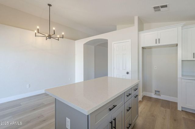 2518 W CARSON Road, Phoenix, AZ 85041