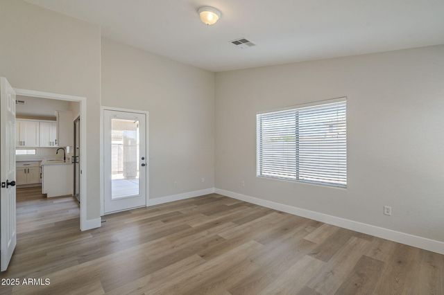 2518 W CARSON Road, Phoenix, AZ 85041