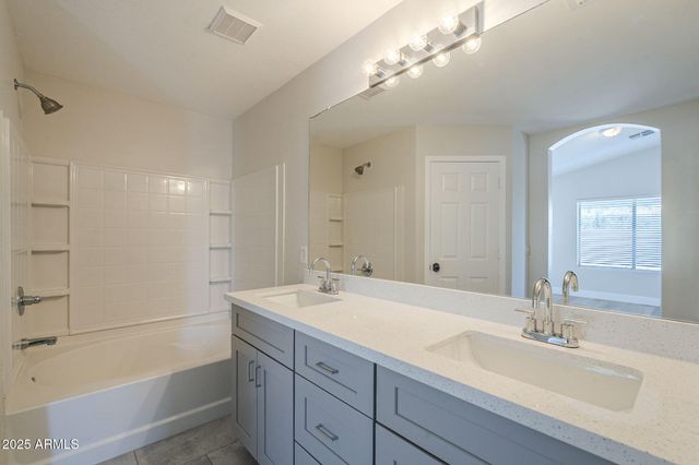 2518 W CARSON Road, Phoenix, AZ 85041