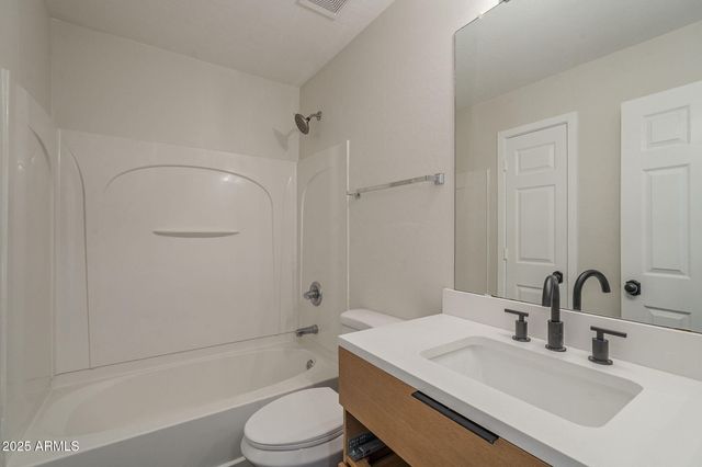 2518 W CARSON Road, Phoenix, AZ 85041