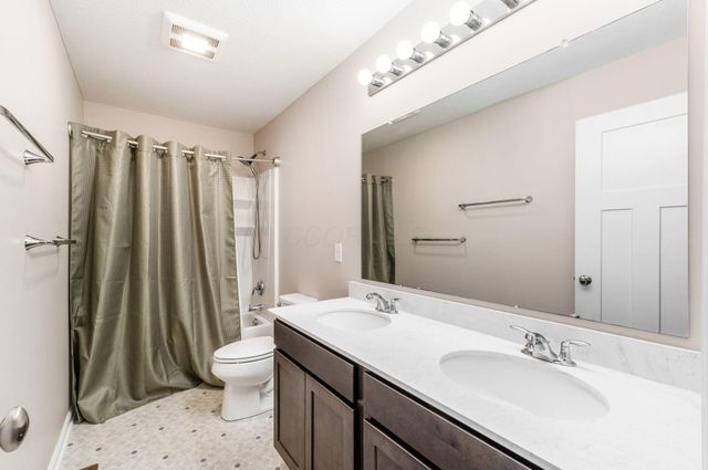 191 Red Oak Court, Commercial Point, OH 43116