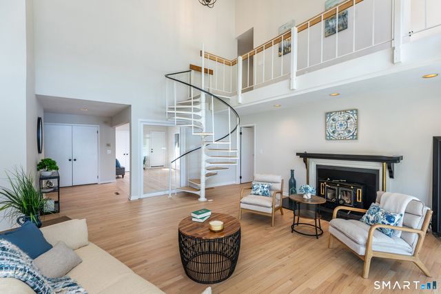 9 Oak Point Club, New Milford, CT 06776
