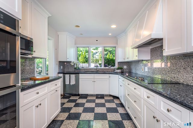 9 Oak Point Club, New Milford, CT 06776