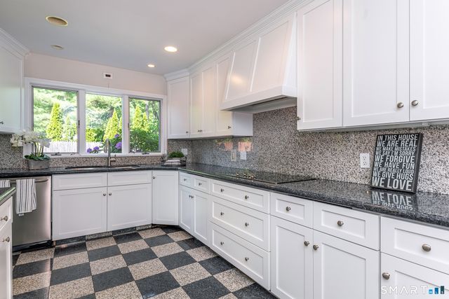 9 Oak Point Club, New Milford, CT 06776