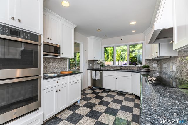 9 Oak Point Club, New Milford, CT 06776
