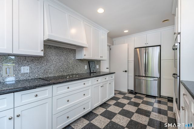 9 Oak Point Club, New Milford, CT 06776