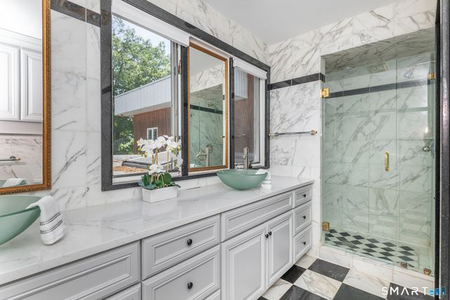 9 Oak Point Club, New Milford, CT 06776