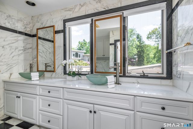 9 Oak Point Club, New Milford, CT 06776