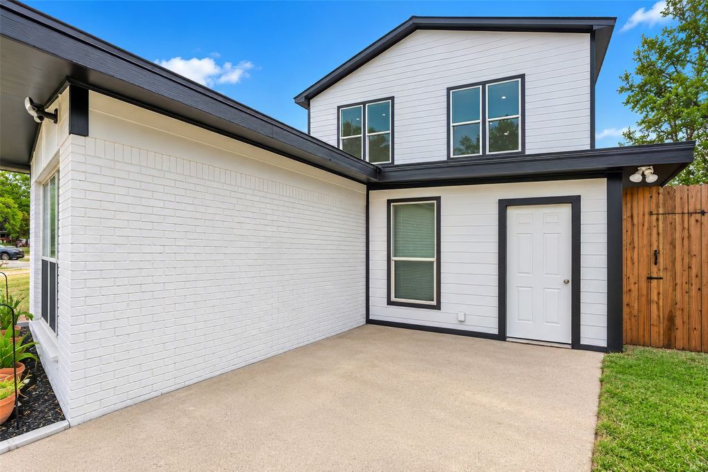 1714 Meadowbrook Lane, Irving, TX 75061 — photo 2