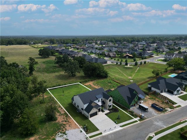 940 Gallatin Street, Bentonville, AR 72712