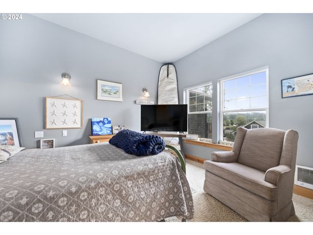 4701 Ne NEOTSU Dr, Neotsu, OR 97364