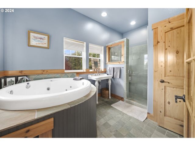 4701 Ne NEOTSU Dr, Neotsu, OR 97364