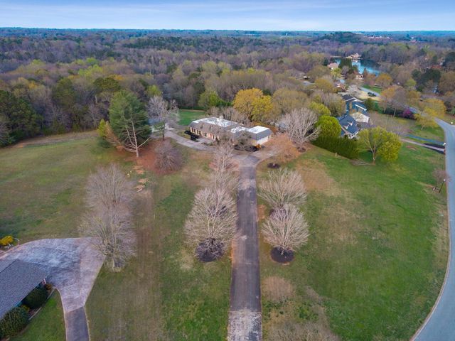 127 Twin Lakes Drive, Moore, SC 29369