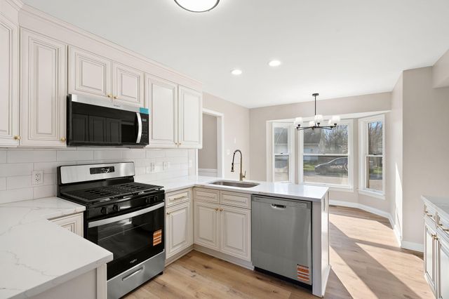 314 Hoffman Court, Crown Point, IN 46307