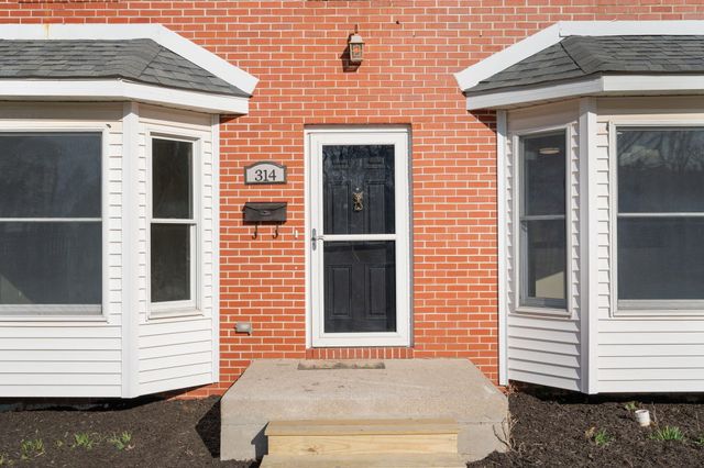 314 Hoffman Court, Crown Point, IN 46307