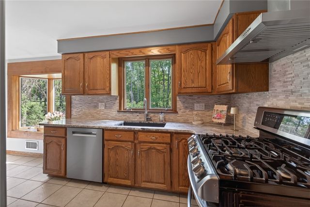 565 Bay Road, Webster, NY 14580