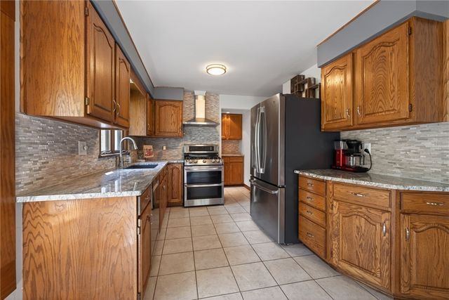 565 Bay Road, Webster, NY 14580