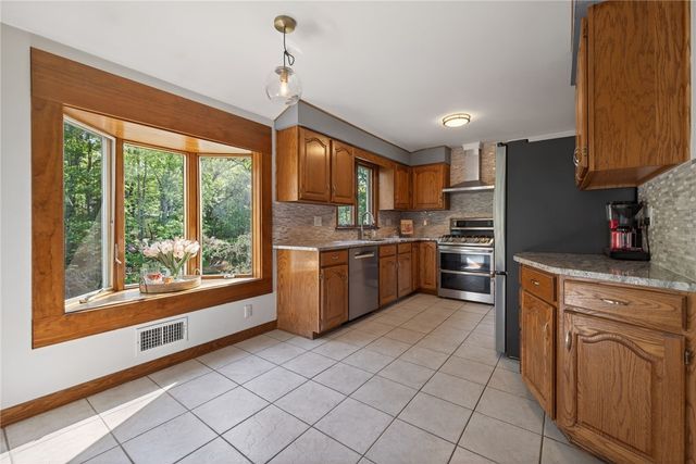 565 Bay Road, Webster, NY 14580
