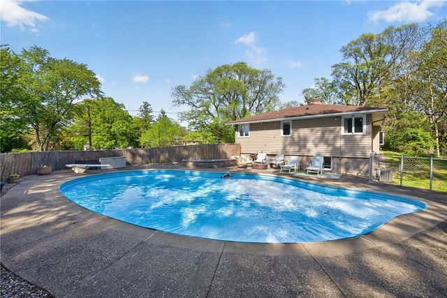 565 Bay Road, Webster, NY 14580