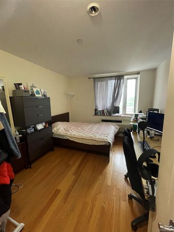 63-14 queens Boulevard 6B, Woodside, NY 11377