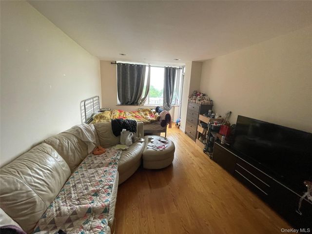 63-14 queens Boulevard 6B, Woodside, NY 11377