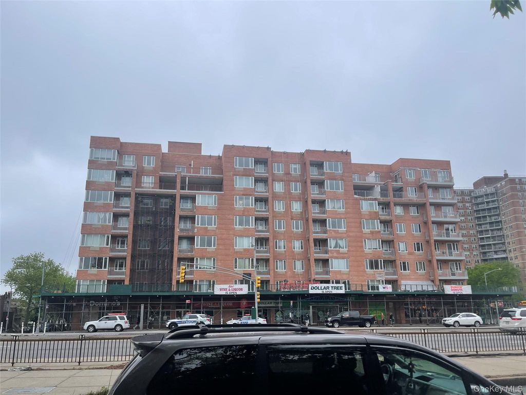 63-14 queens Boulevard 6B, Woodside, NY 11377