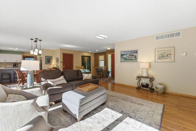 1646 Mayfield Heights Road, Mendota Heights, MN 55118