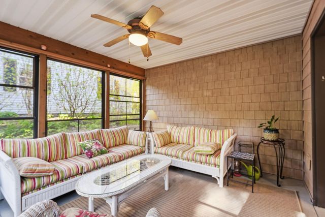 1646 Mayfield Heights Road, Mendota Heights, MN 55118