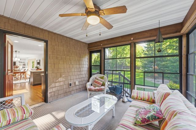 1646 Mayfield Heights Road, Mendota Heights, MN 55118